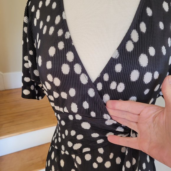 Aaos V Neck, Wrap Tie Waist Black/White Midi Dress. Size 6/8 - Picture 5 of 12